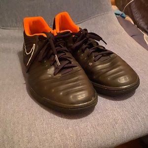 Nike Tiempo X Legend VII Club IC Indoor Soccer Cleats